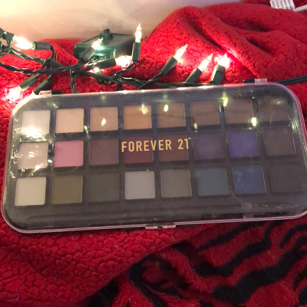 Forever 21 matte eyeshadow palette